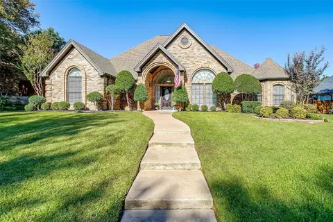 4204 Green Meadow St E, Colleyville, TX 76034