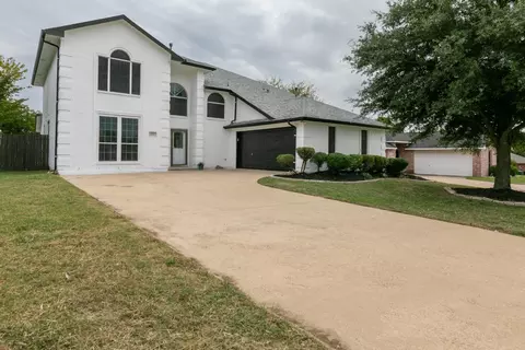 832 Parkside Dr, Cedar Hill, TX 75104