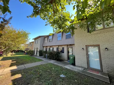 818 Wildwood Ln, Grapevine, TX 76051