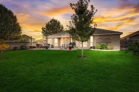 6605 Victory Crest Dr, Arlington, TX 76002