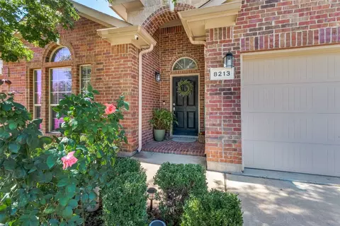 8213 Deer Bluff Ln, Fort Worth, TX 76179