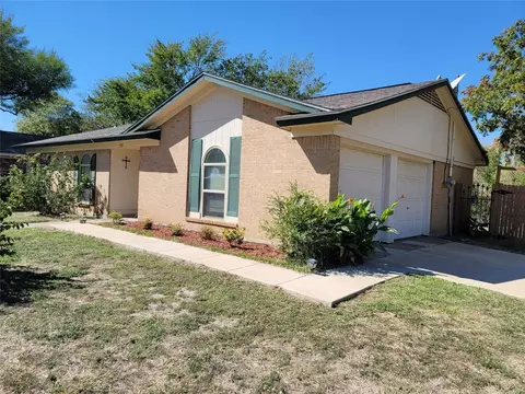 337 Michael Dr, Burleson, TX 76028