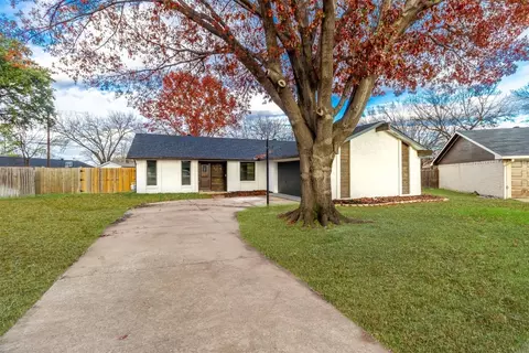 1601 Squire Ct, Grand Prairie, TX 75051