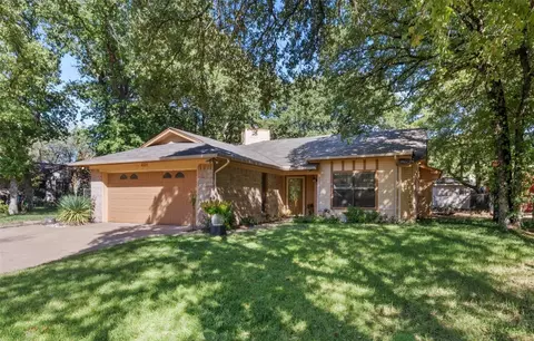 421 Misty Oaks St, Azle, TX 76020