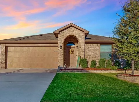8409 Artesian Springs Dr, Fort Worth, TX 76131