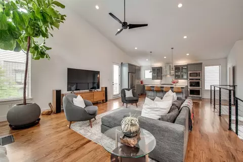 2431 N Garrett Ave #1, Dallas, TX 75206