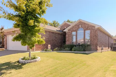 4024 Martinsburg Dr, Fort Worth, TX 76244