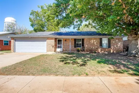 920 Pecan St, Crowley, TX 76036