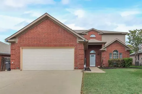 3716 Cove Meadow Ln, Fort Worth, TX 76123