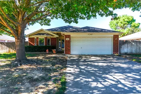 5909 Colebrook Ct, Arlington, TX 76017