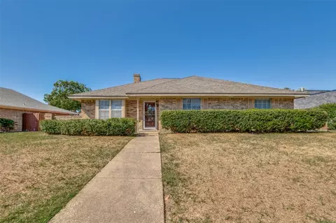 805 Woodhaven Ln, Garland, TX 75040