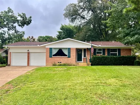 1813 Woods Dr, Arlington, TX 76010