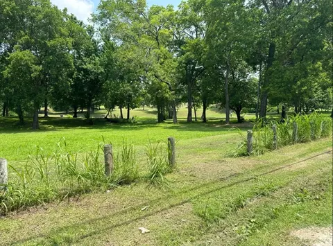 702 S 6th St, Bonham, TX 75418