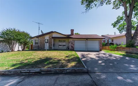 1620 Solitude Dr, Dallas, TX 75241