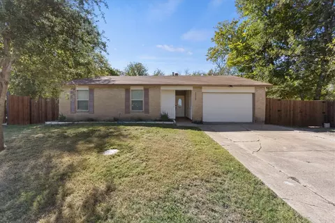 2338 Quail Hollow Dr, Grand Prairie, TX 75051