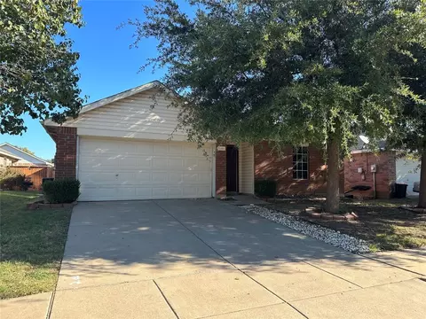 1140 Boxwood Dr, Crowley, TX 76036