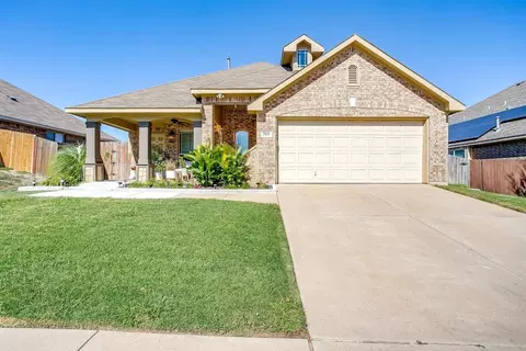 709 Hutchins Dr, Crowley, TX 76036