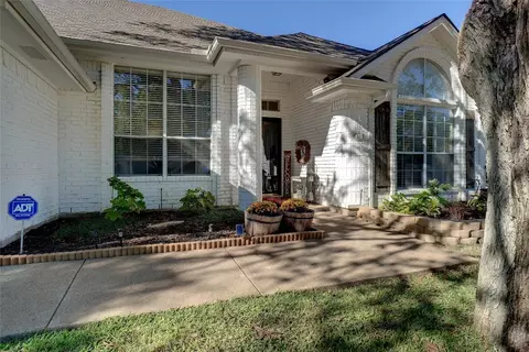 700 Jonathan Dr, Euless, TX 76040 photo 3