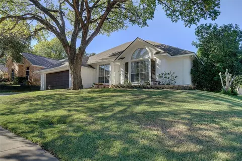 700 Jonathan Dr, Euless, TX 76040 photo 2
