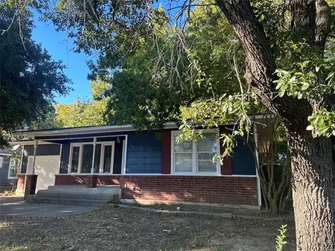1031 Tyler St, Gainesville, TX 76240