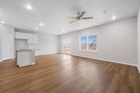 829 Feather Edge Dr, Springtown, TX 76082 photo 3