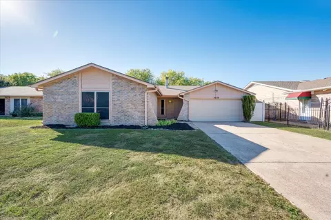 7029 Sunnybank Dr, Fort Worth, TX 76137