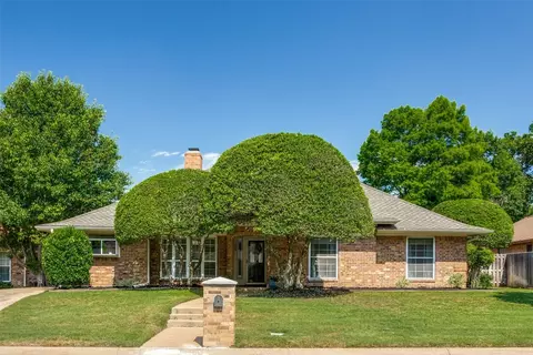 1129 Clubhouse Dr, Mansfield, TX 76063