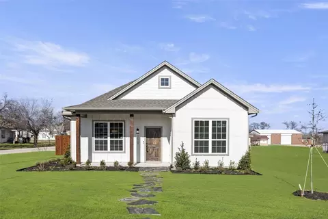 212 W 6th St, Justin, TX 76247