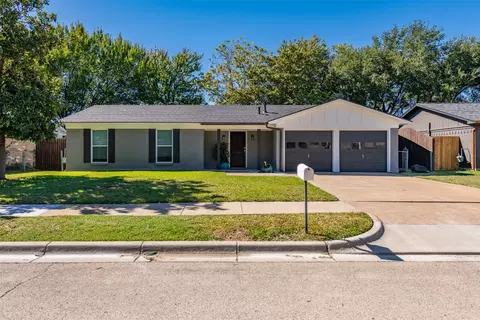204 Navajo Dr, Keller, TX 76248
