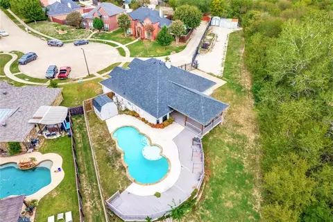 2202 Country Hollow Ln, Garland, TX 75040