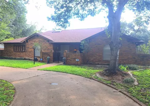7 York Dr, Edgecliff Village, TX 76134