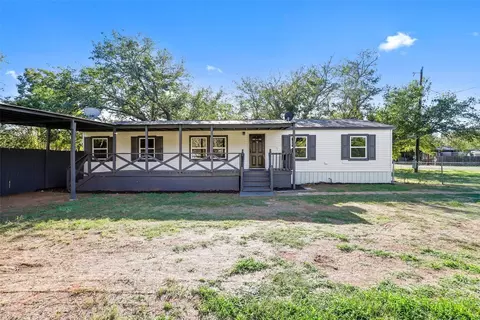 1505 Alamo Dr, Granbury, TX 76048
