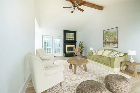 151 Bellvue Dr, Fort Worth, TX 76134