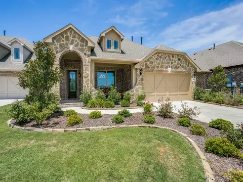 7404 Crosstimbers Dr, Aubrey, TX 76227