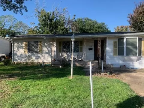 713 W Strong Pkwy, Grand Prairie, TX 75050