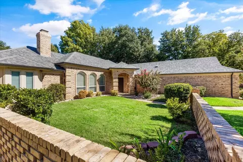 1405 Brookshire Dr, Bedford, TX 76021
