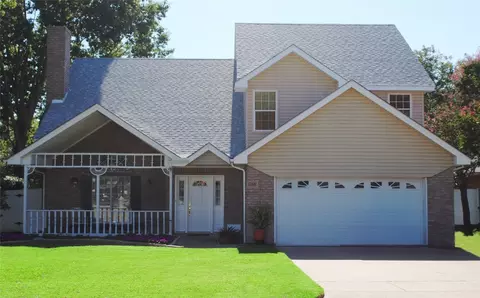 3353 Burninglog Dr, Grapevine, TX 76051