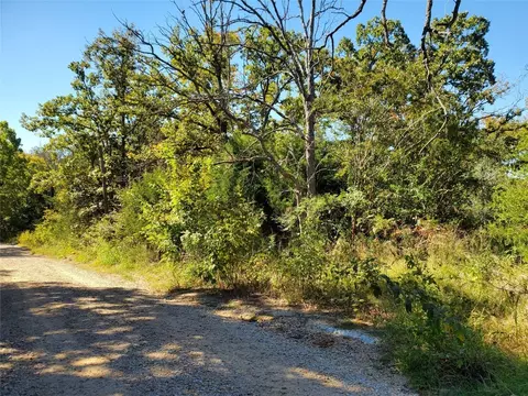 321 Jim Bowie Rd, Honey Grove, TX 75446