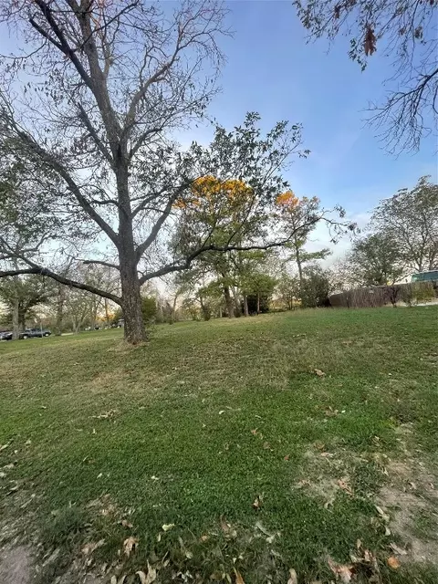 1111 Alvarado St, Cleburne, TX 76031