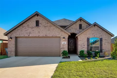 109 Vickie Dr, Keene, TX 76059