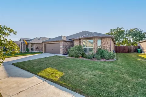 4001 Harvest Glen Dr, Denton, TX 76208