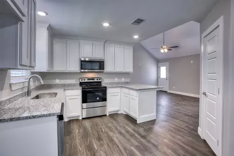 1004 Ray Dr, Denison, TX 75020 photo 9