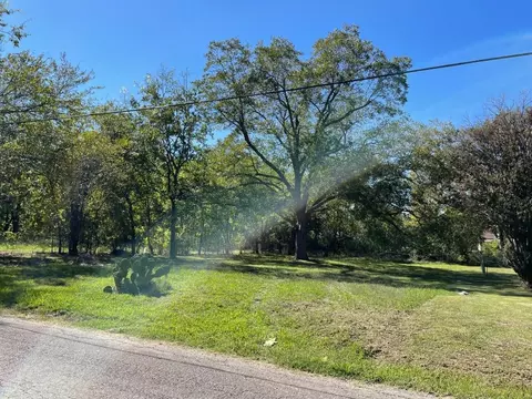 1815 Division St, Commerce, TX 75428 photo 2