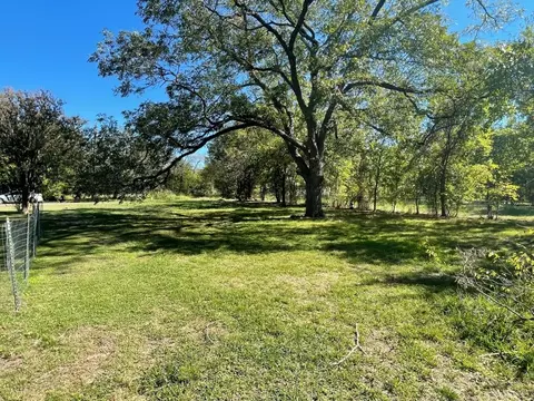 1815 Division St, Commerce, TX 75428 photo 3