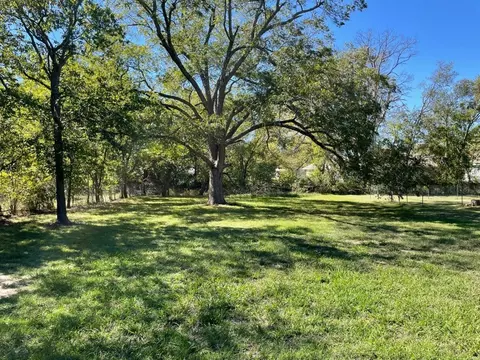 1815 Division St, Commerce, TX 75428