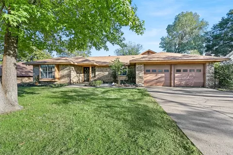 104 NE Clinton St, Burleson, TX 76028