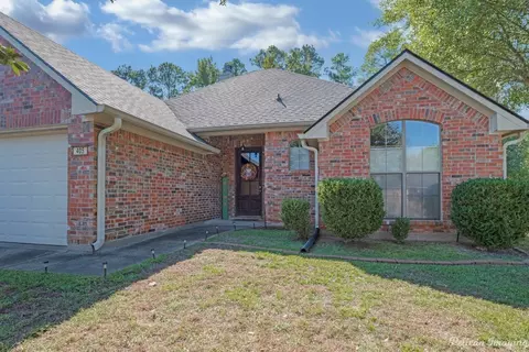 405 Silver Oaks, Haughton, LA 71037
