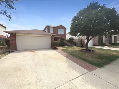 5301 Royal Birkdale Dr, Fort Worth, TX 76135