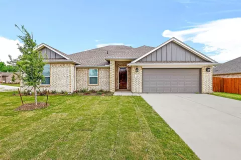 648 Aeronca Dr, Saginaw, TX 76179