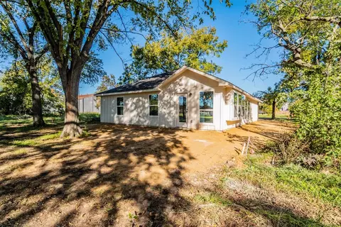 608 E Brown St, Cleburne, TX 76031 photo 24